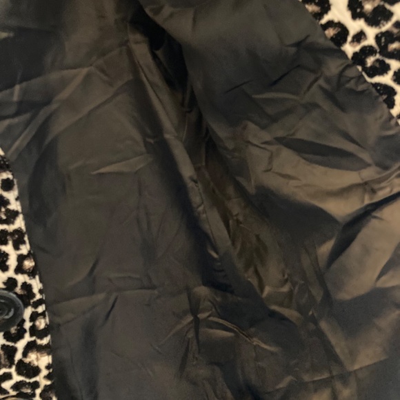 Mid-Waist button down embroidered jacket - Picture 9 of 9